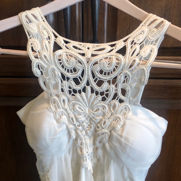 Boston Proper Lace Top with Appliqué Front - Picture 3 of 8